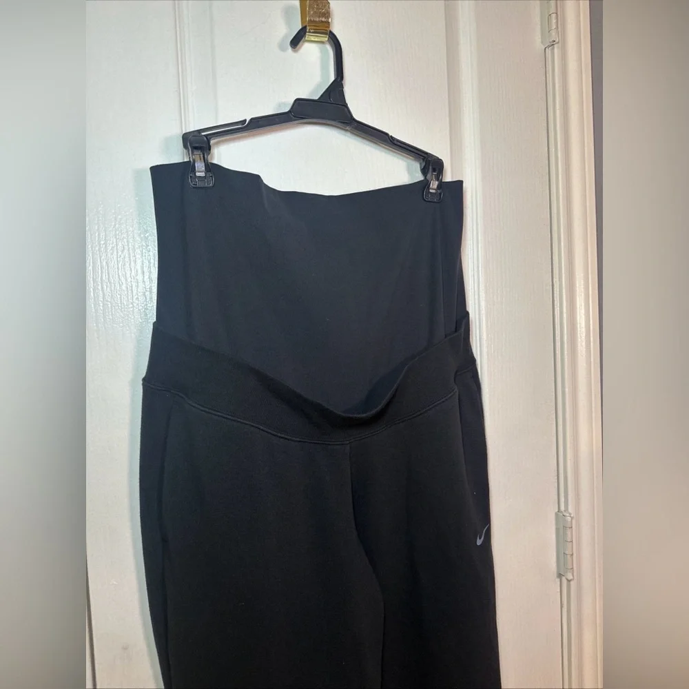 Nike One‎ Training Maternity Pants Size Medium Color Black
